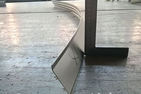 Louver blade stretch bending