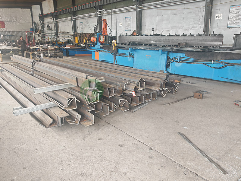 Stretch Bending of 200×125×14 Angle Steel